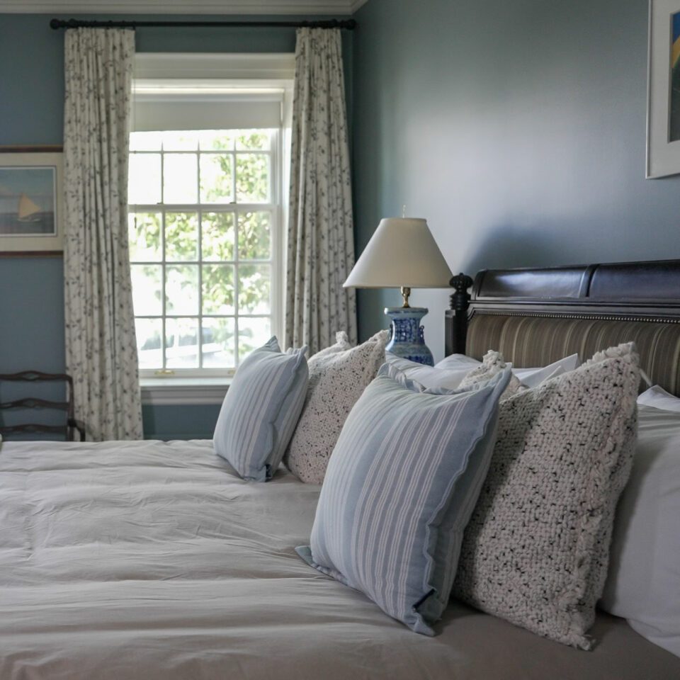 Last Minute – Salem Room at Petit Pont