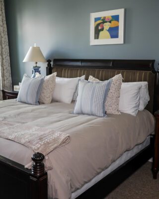 Last Minute – Salem Room at Petit Pont