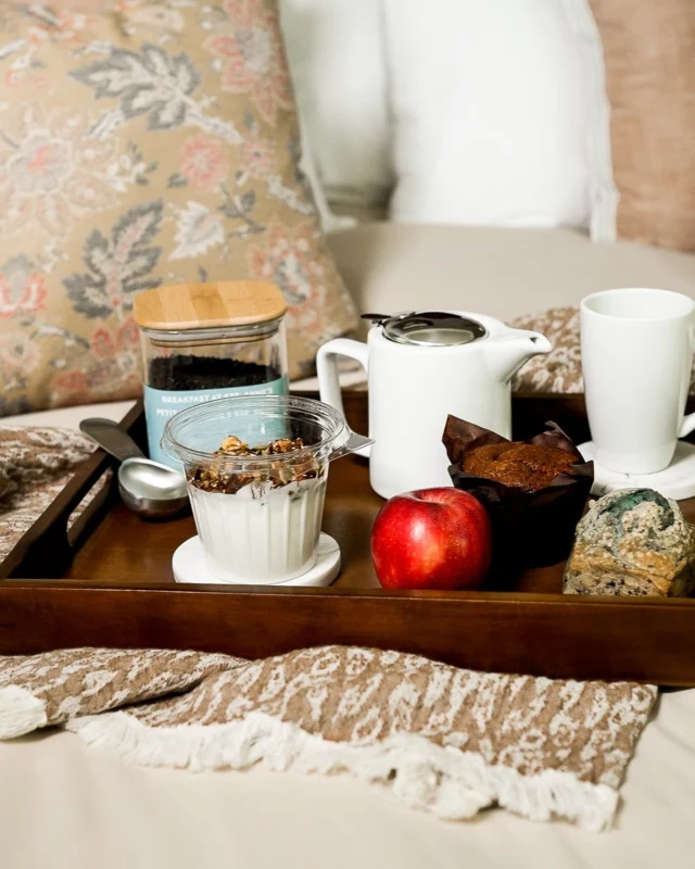 The best start to the morning is a freshly delivered basket of goods from Ste. Annes Bakery. Add on a continental Breakfast basket & enjoy your morning treats in the convenience of your room at Grafton Village Inn. ----#northumberlandcounty #graftonvillageinn#steannesbakery#ontarioroadtrip